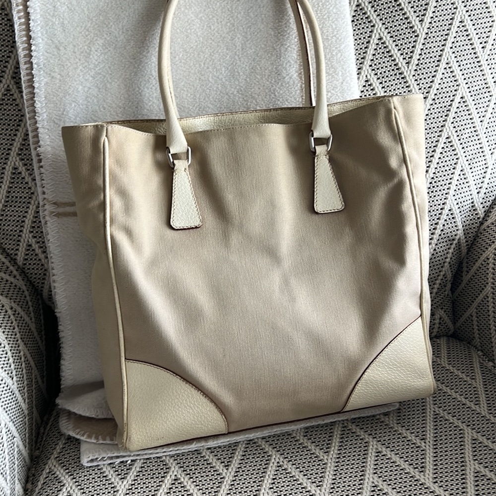 PRADA tote - Picture 5 of 17